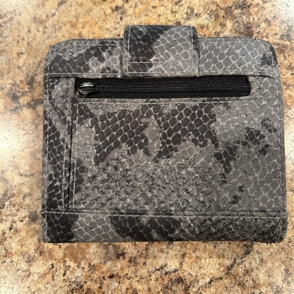 Wallet bi-fold, coin, card slots & picture frame flap in a gray faux alligator - Picture 2 of 7